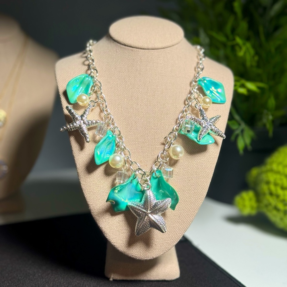 NWT Beach Chic Silver Starfish and White Pearl Statement Necklace